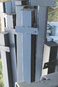 Столб металлический в Талдомском р-не Столбы с планками 4.JPG
